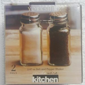 Yorkshire 2 piece salt n pepper shaker New sealed In Bpx Clear Glass